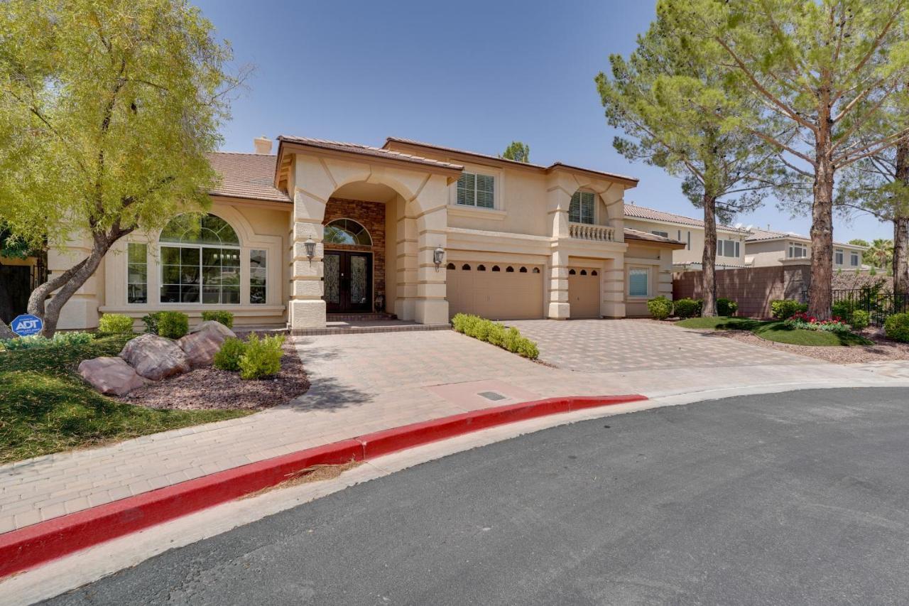 Elegant Las Vegas Home With Pool And Putting Green! エクステリア 写真