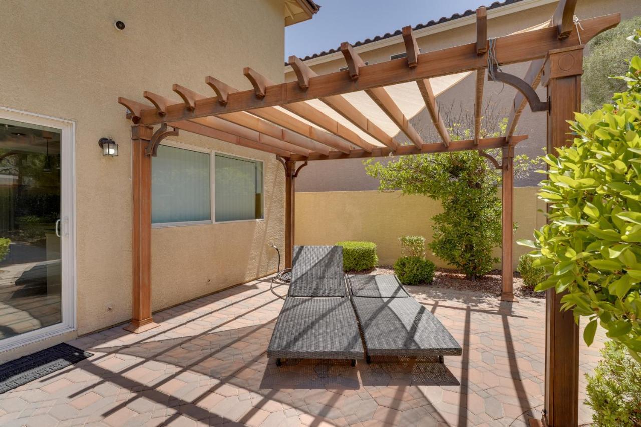 Elegant Las Vegas Home With Pool And Putting Green! エクステリア 写真