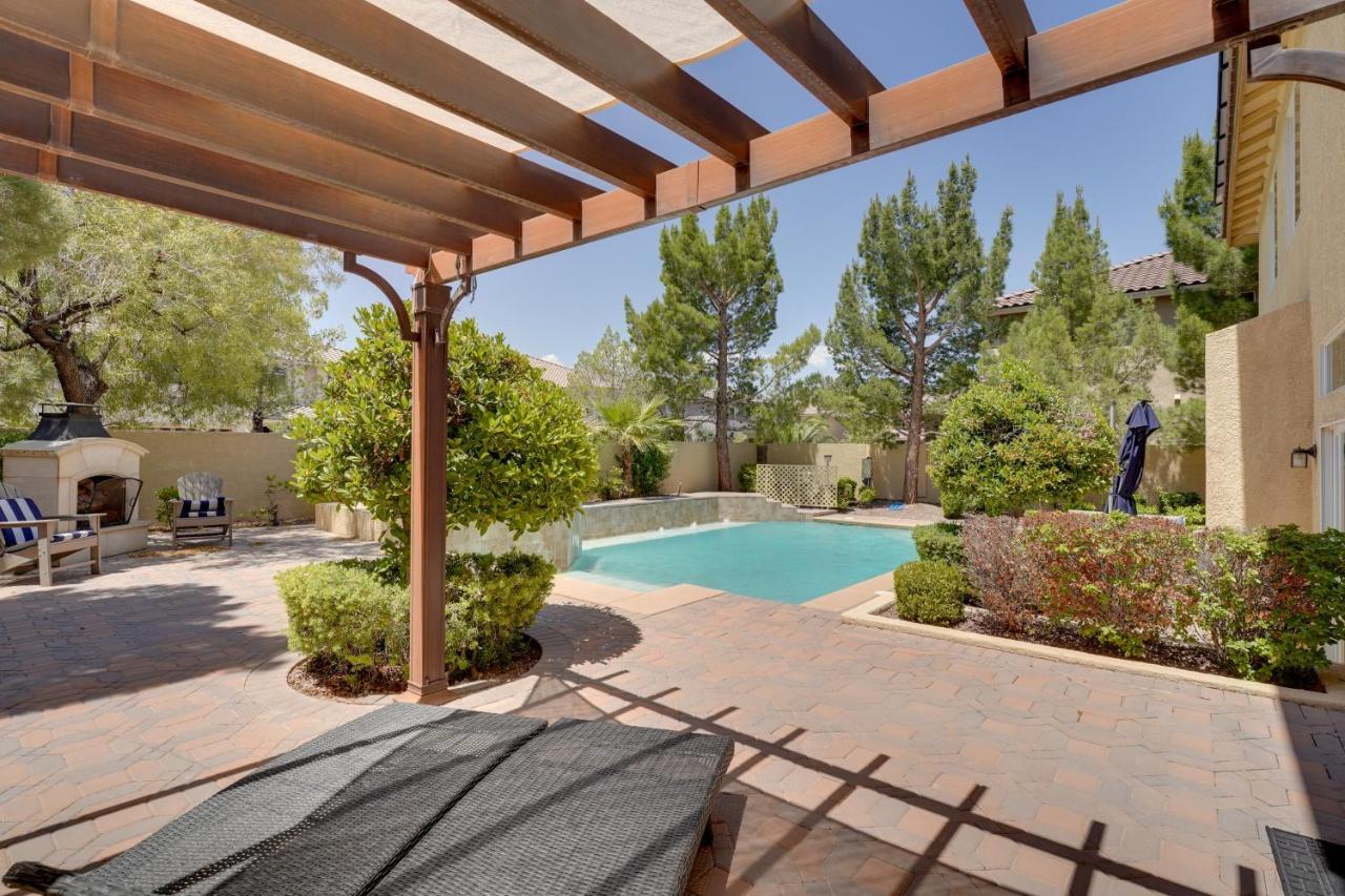 Elegant Las Vegas Home With Pool And Putting Green! エクステリア 写真